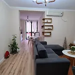 Family-friendly At 21 Dhjetori W/self Check-in 公寓 地拉那
