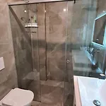 Lejlighed Family-friendly At 21 Dhjetori W/self Check-in *