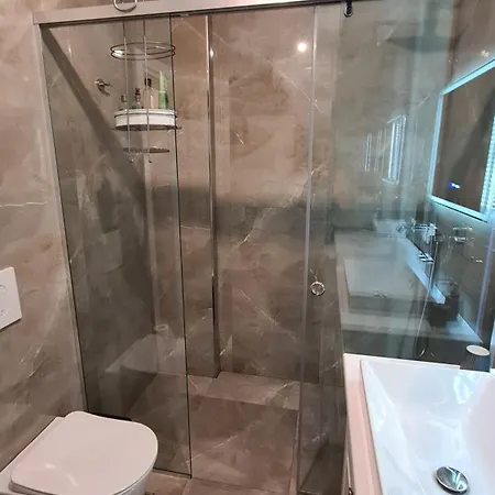 Διαμέρισμα Family-friendly At 21 Dhjetori W/self Check-in *