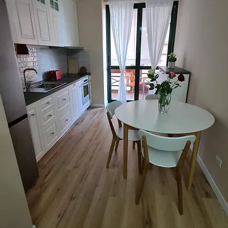 Family-friendly At 21 Dhjetori W/self Check-in